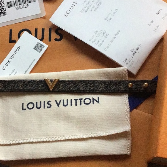 AUTHENTIC LOUIS VUITTON BRACELET. ALL ORIGINAL PACKAGING AND INVOICE INCLUDED. - Picture 1 of 8